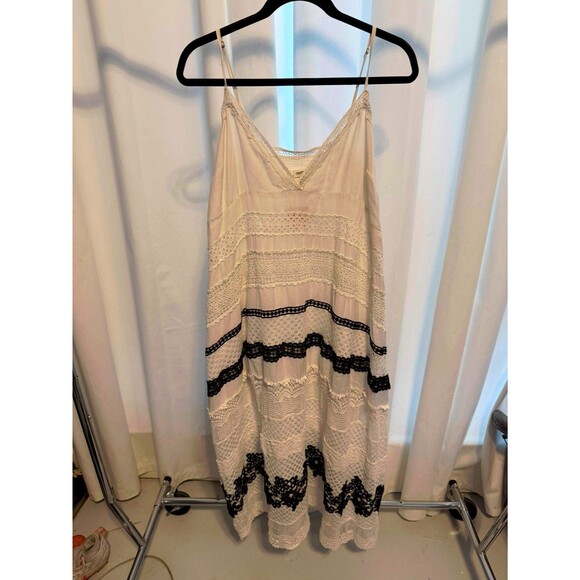 By Anthropologie Sleeveless V-Neck Lace Midi Dress Size Small - Picture 3 of 7